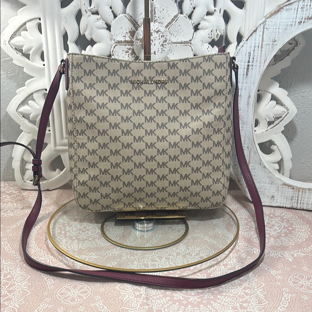 Michael Kors EUC Cream and Purple Crossbody Bag